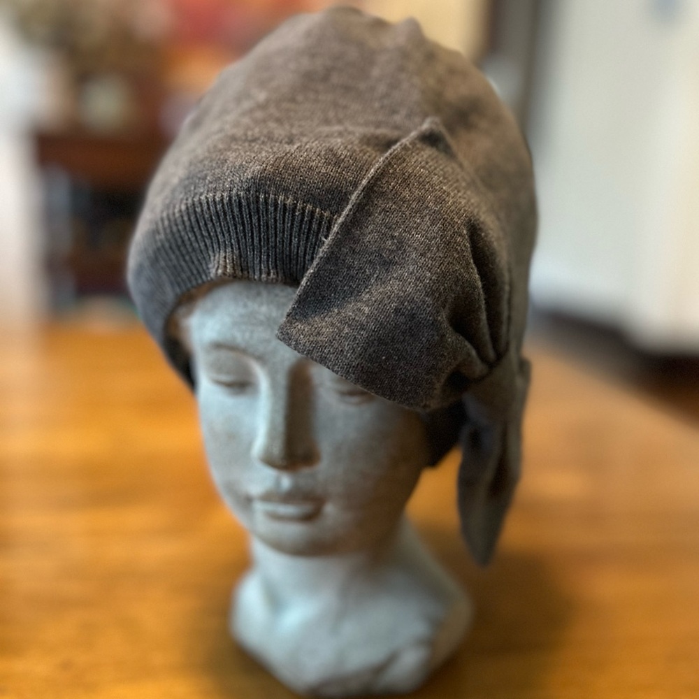S❤️C❤️Urban Outfitters- Knit Beanie Beret